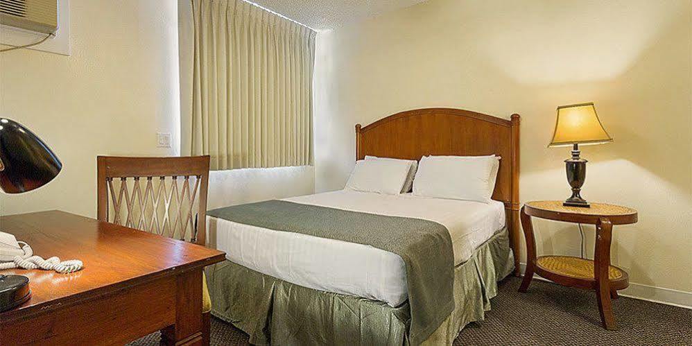 Pacific Marina Inn Airport Гонолулу Екстер'єр фото