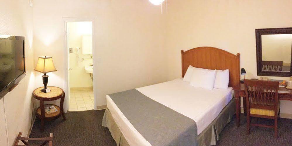 Pacific Marina Inn Airport Гонолулу Екстер'єр фото